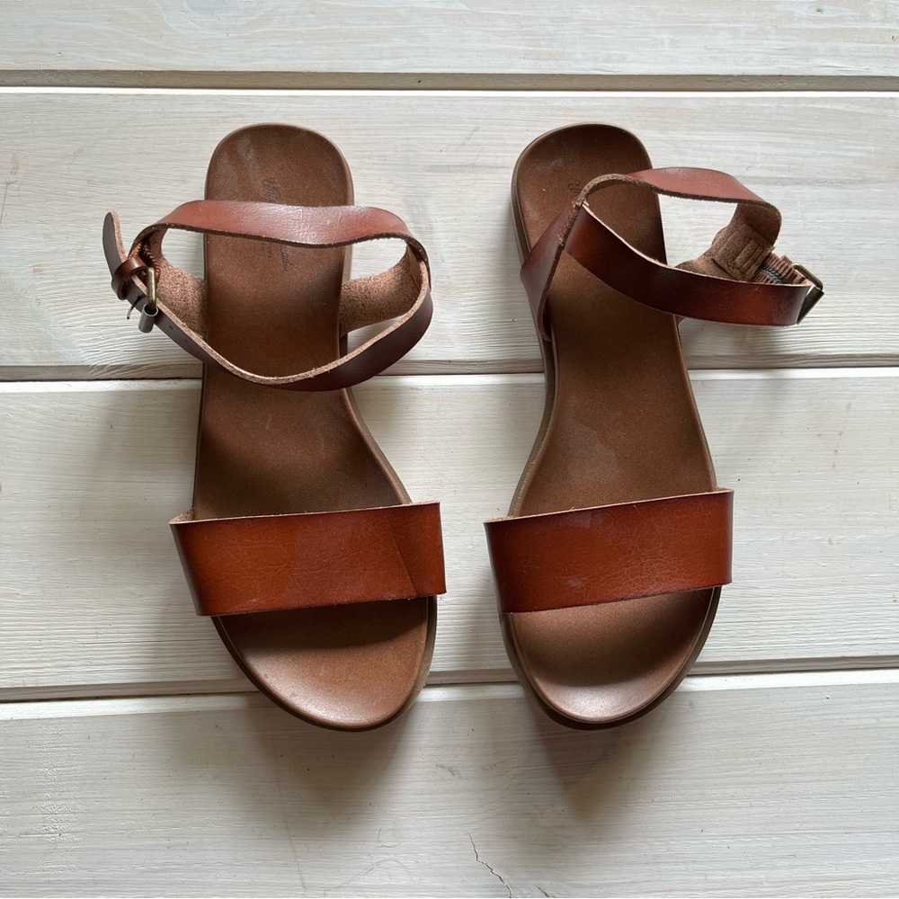 Universal Thread Brown Flat Sandals